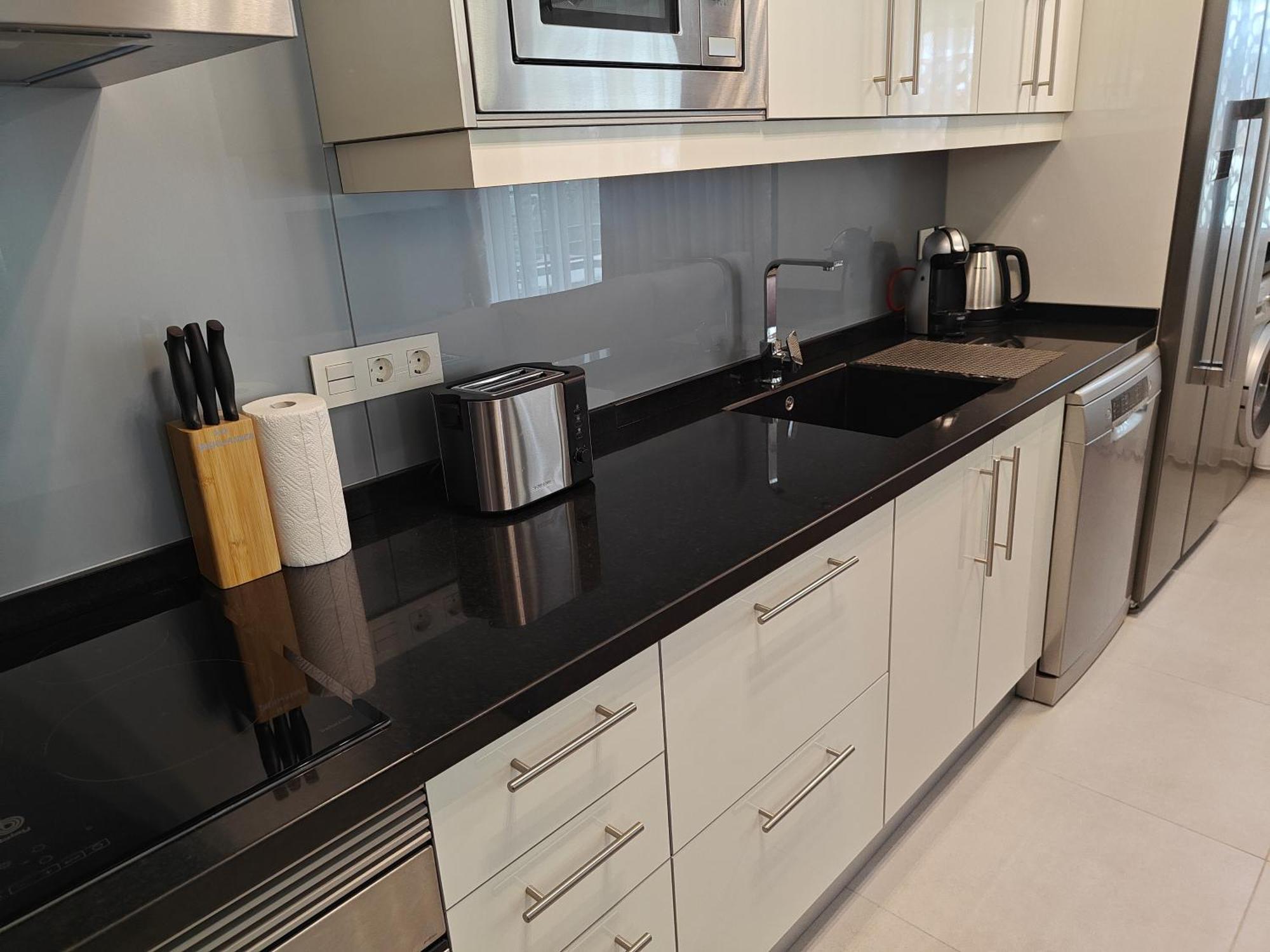 Sun Apartment - 3 Bedrooms, Priv Parking, Pool, Ac, Tv Channels, Fibre Net Los Cristianos  Bagian luar foto