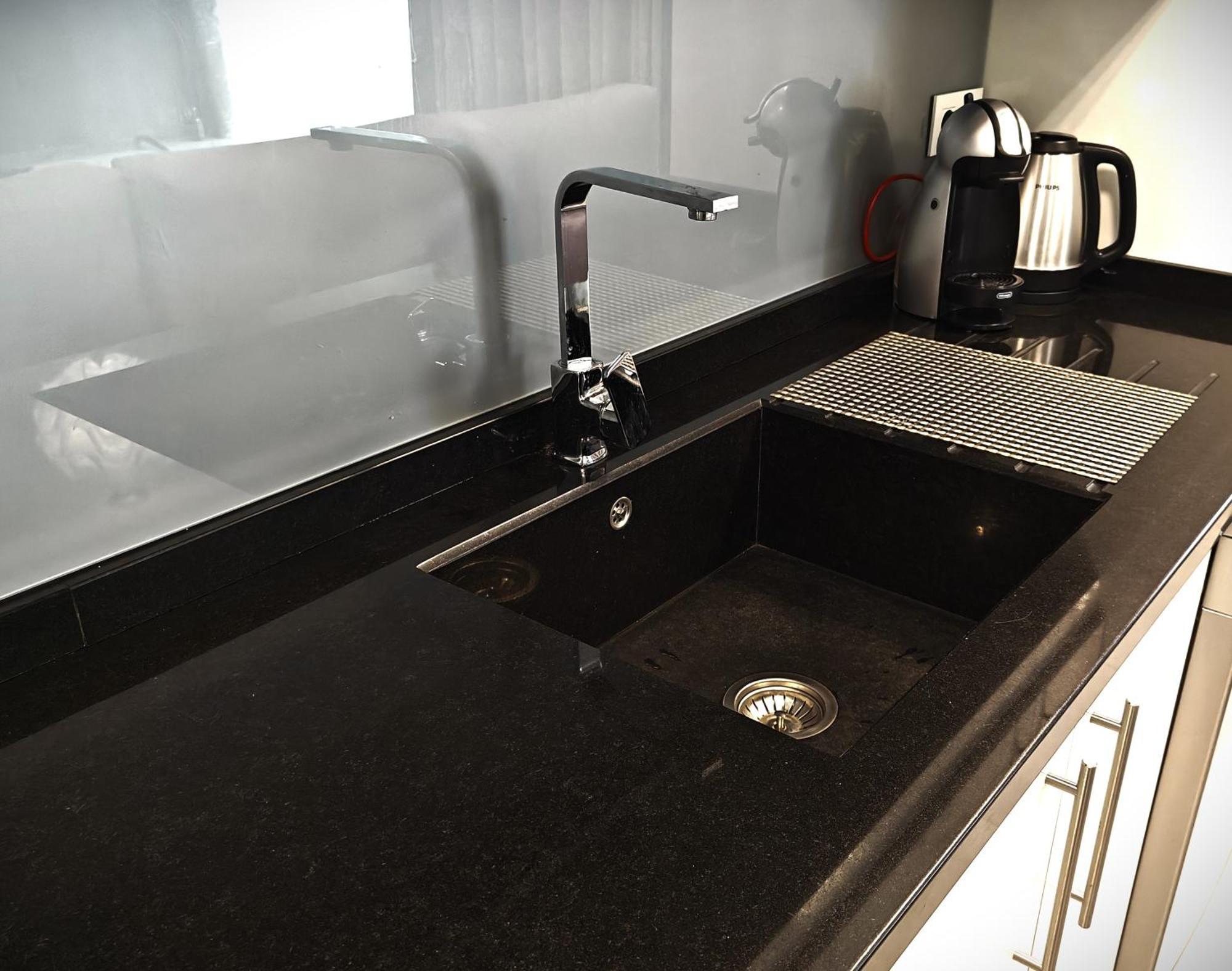 Sun Apartment - 3 Bedrooms, Priv Parking, Pool, Ac, Tv Channels, Fibre Net Los Cristianos  Bagian luar foto