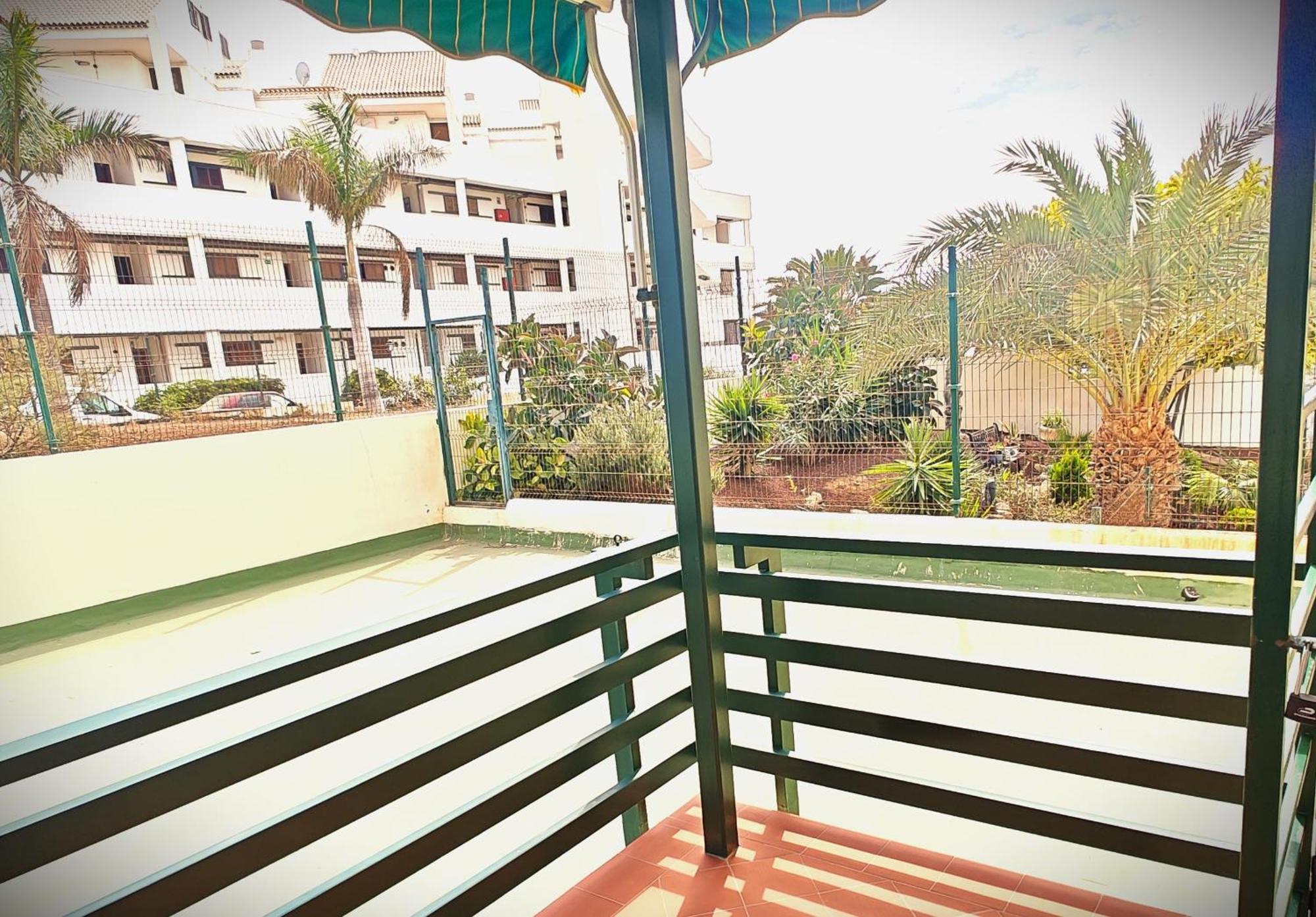 Sun Apartment - 3 Bedrooms, Priv Parking, Pool, Ac, Tv Channels, Fibre Net Los Cristianos  Bagian luar foto