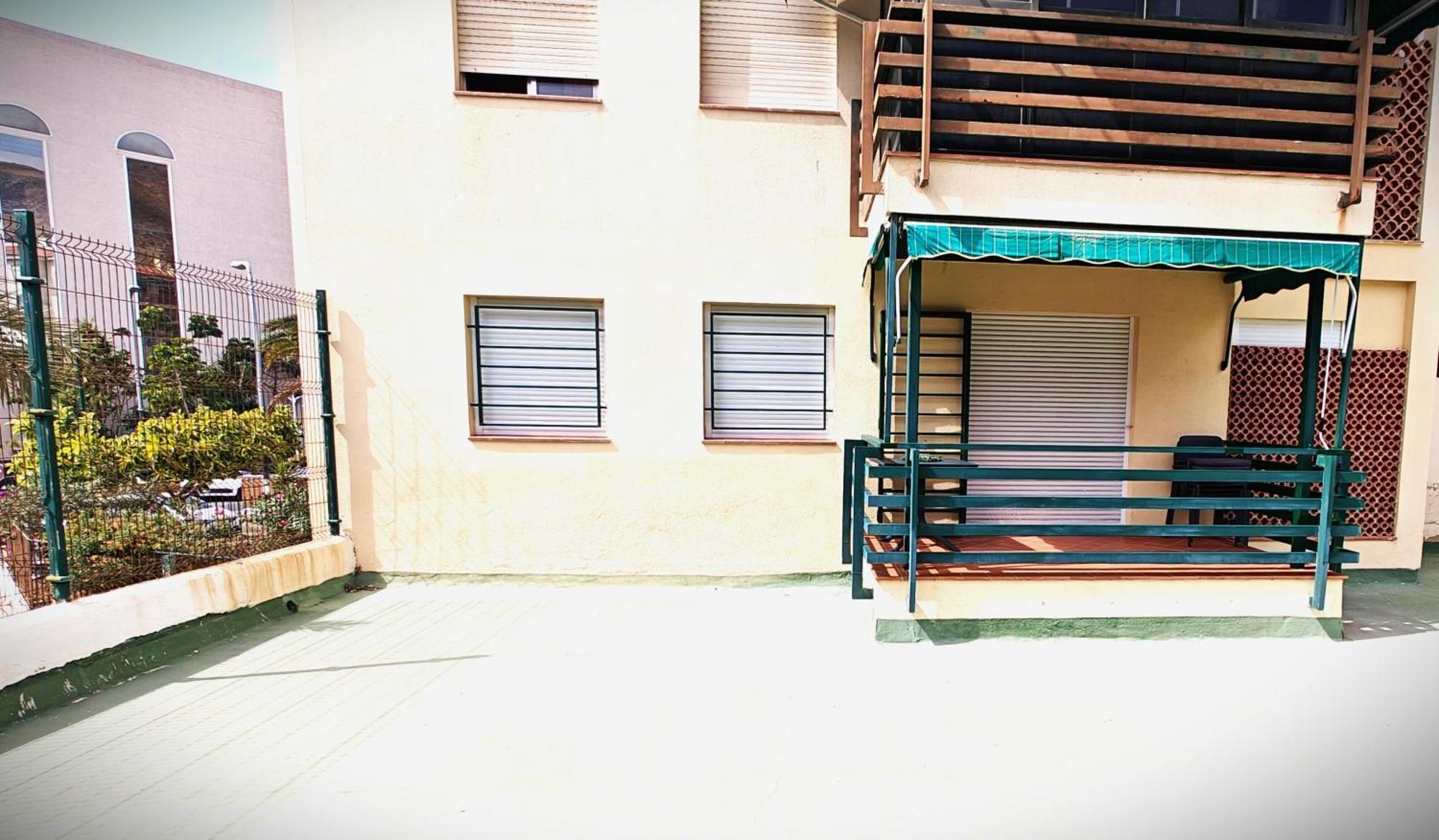 Sun Apartment - 3 Bedrooms, Priv Parking, Pool, Ac, Tv Channels, Fibre Net Los Cristianos  Bagian luar foto