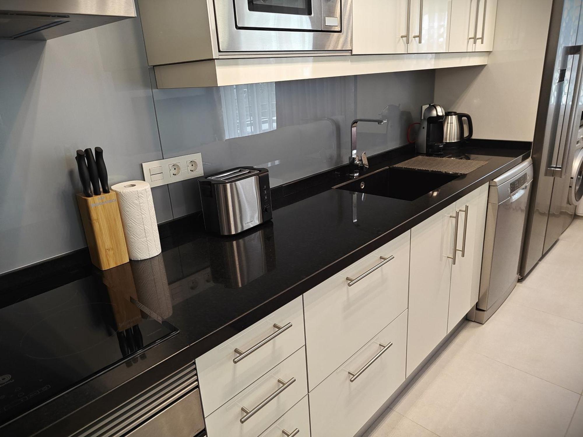 Sun Apartment - 3 Bedrooms, Priv Parking, Pool, Ac, Tv Channels, Fibre Net Los Cristianos  Bagian luar foto