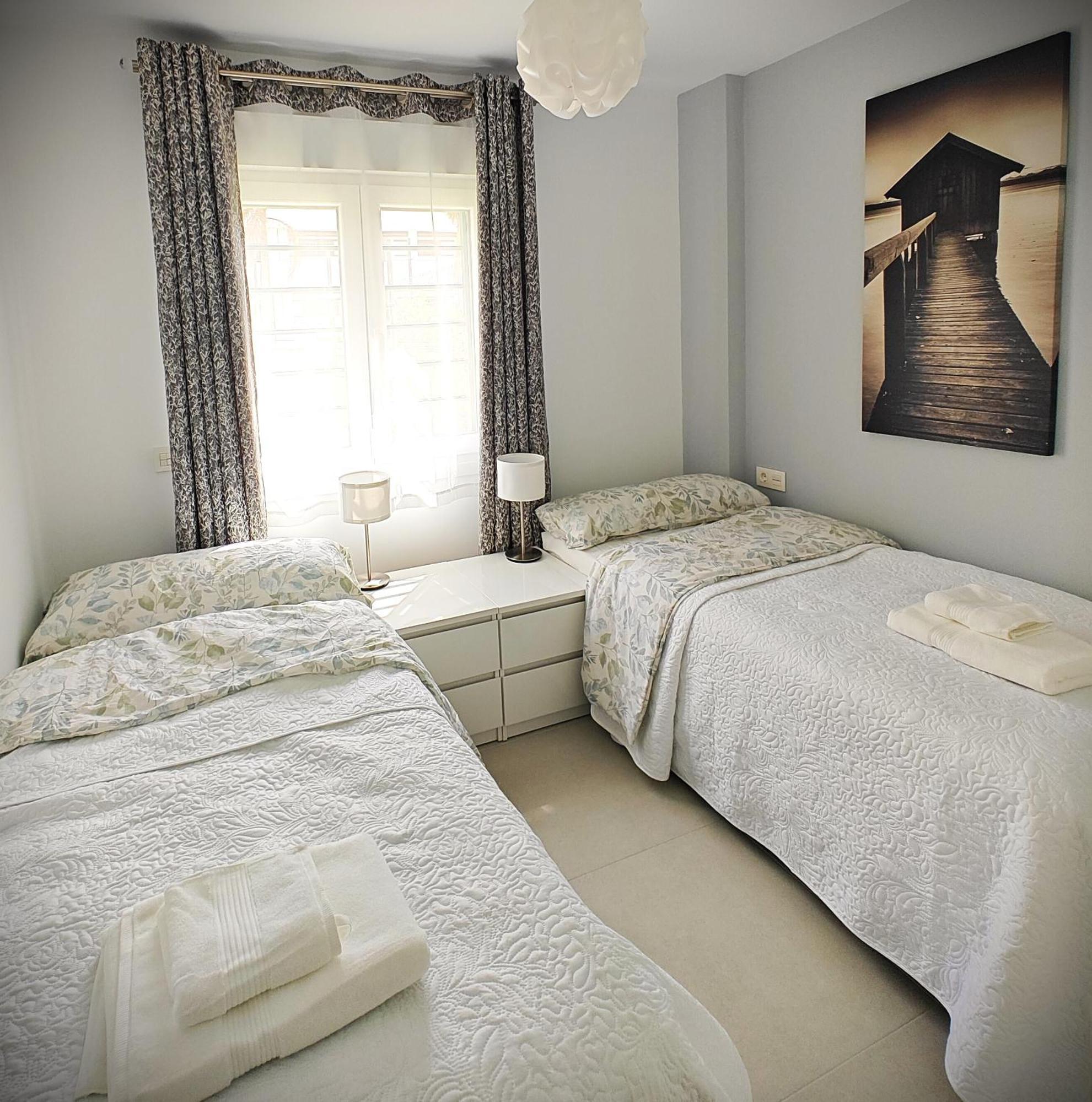 Sun Apartment - 3 Bedrooms, Priv Parking, Pool, Ac, Tv Channels, Fibre Net Los Cristianos  Bagian luar foto