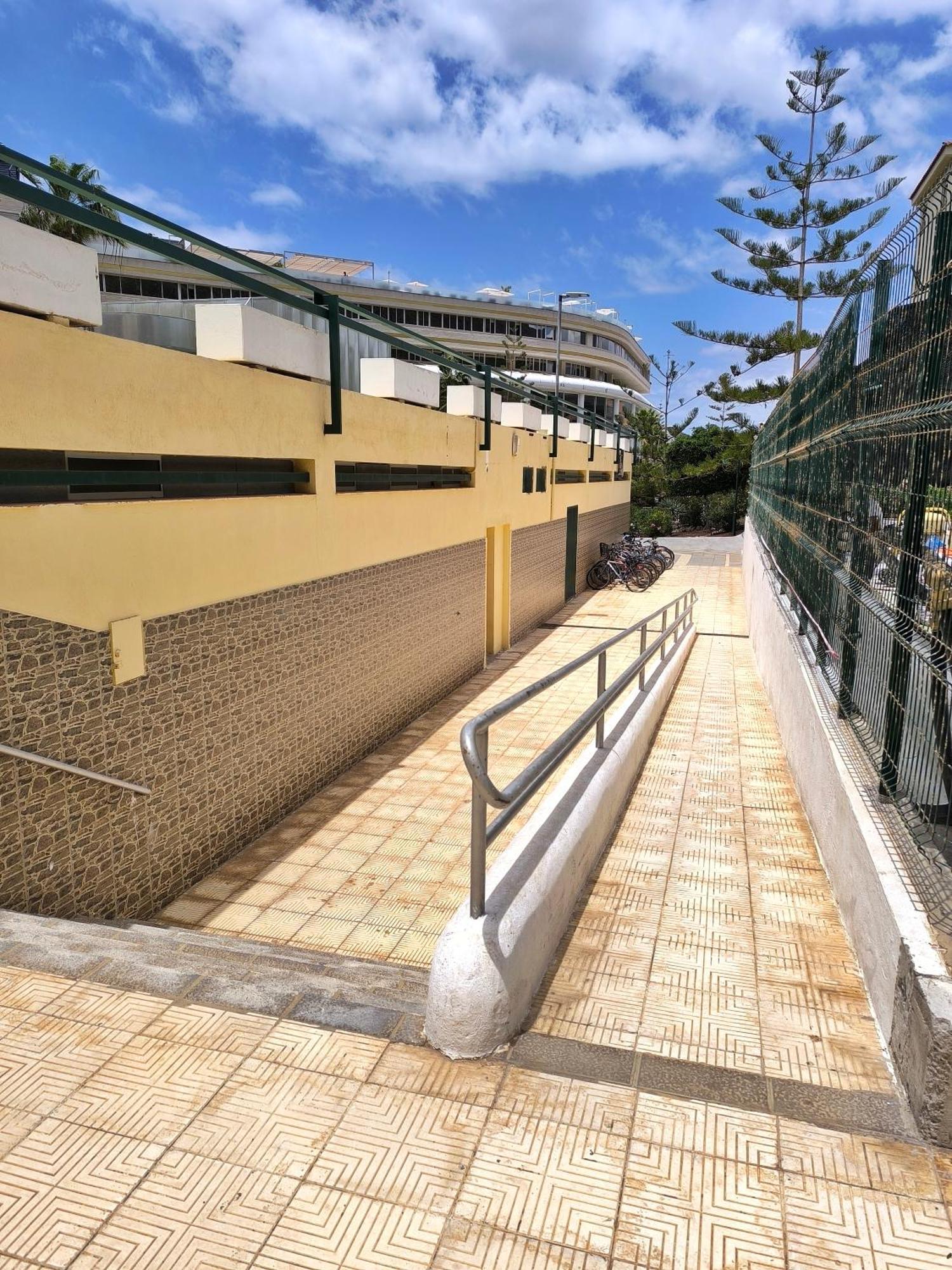 Sun Apartment - 3 Bedrooms, Priv Parking, Pool, Ac, Tv Channels, Fibre Net Los Cristianos  Bagian luar foto